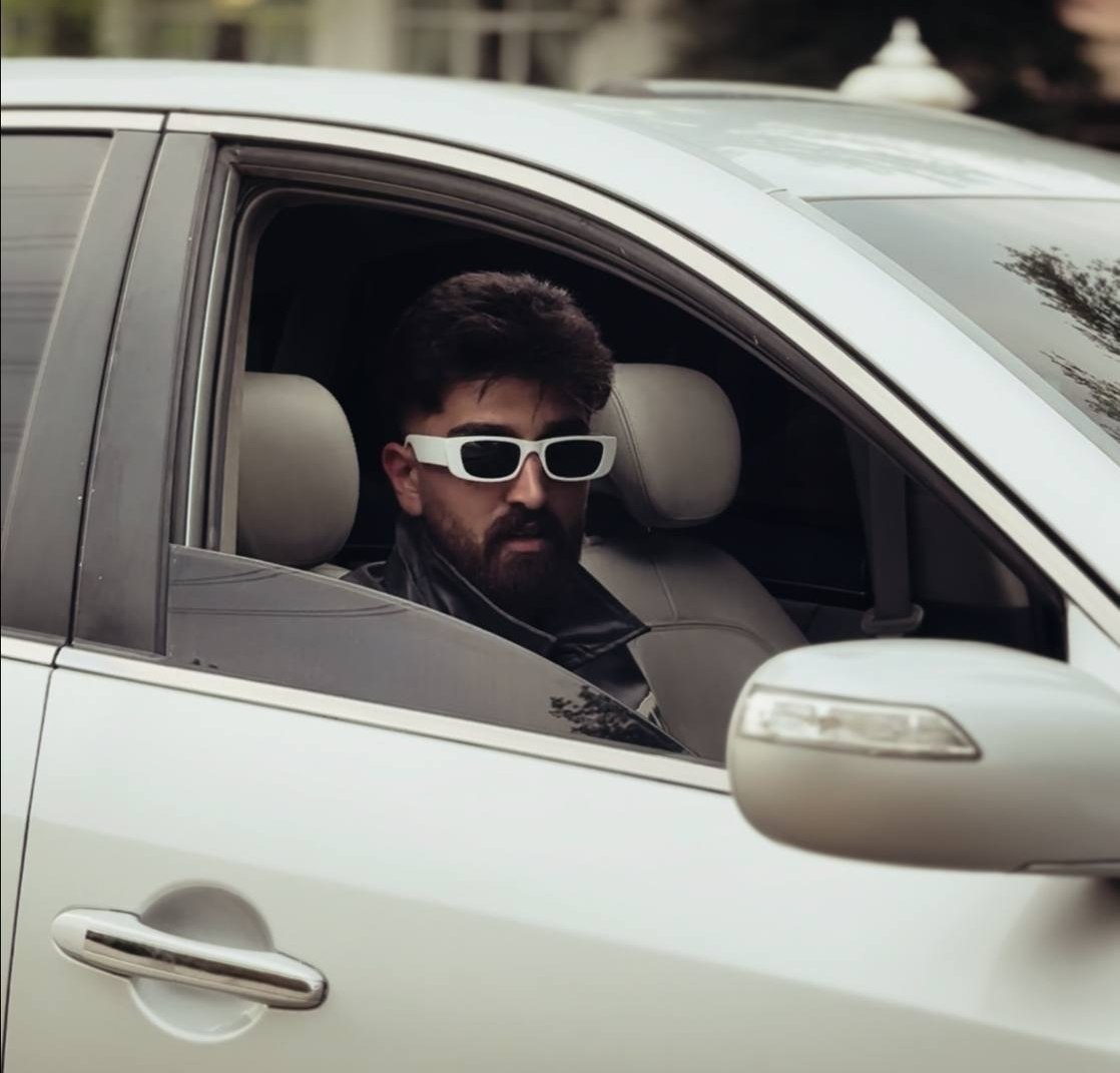 Men uning külotlarini siltab tashladim