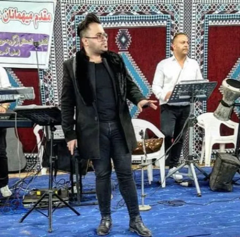 دانلود آهنگ اقدس نشستش ور دستم از قصد زدم توبه شکستم